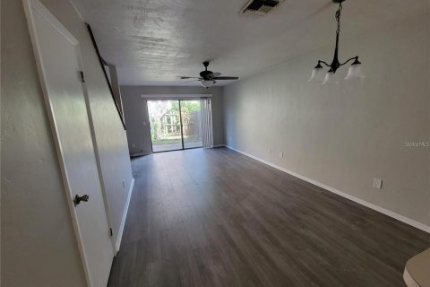 Townhouse in Ocala, Florida 2 bedrooms, 107.21 sq.m. № 2206125 - photo 2
