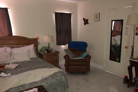 House in Dania Beach, Florida 3 bedrooms, 149.11 sq.m. № 1945574 - photo 8