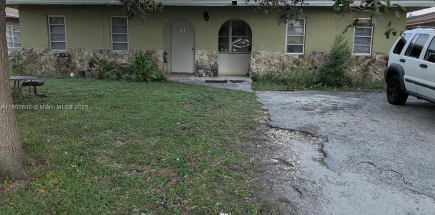 House in Dania Beach, Florida 3 bedrooms, 149.11 sq.m. № 1945574