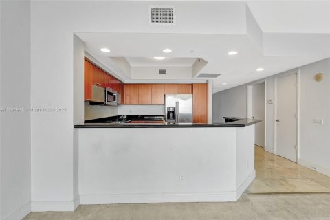 Condo in North Miami, Florida, 3 bedrooms  № 2021785 - photo 24