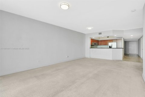 Condo in North Miami, Florida, 3 bedrooms  № 2021785 - photo 25