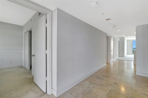 Condo in North Miami, Florida, 3 bedrooms  № 2021785 - photo 4