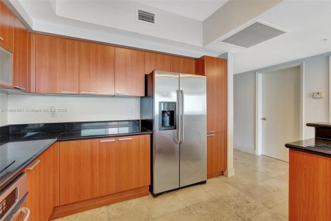 Condo in North Miami, Florida, 3 bedrooms  № 2021785 - photo 17