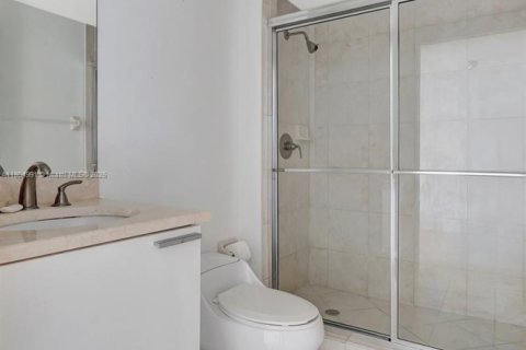 Condo in North Miami, Florida, 3 bedrooms  № 2021785 - photo 13