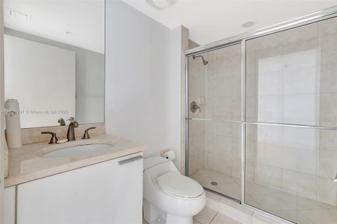 Condo in North Miami, Florida, 3 bedrooms  № 2021785 - photo 12