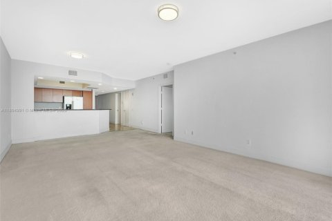 Condo in North Miami, Florida, 3 bedrooms  № 2021785 - photo 28