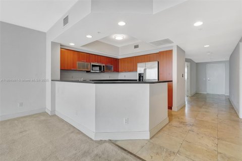 Condo in North Miami, Florida, 3 bedrooms  № 2021785 - photo 23