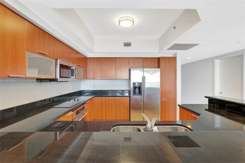 Condo in North Miami, Florida, 3 bedrooms  № 2021785 - photo 21