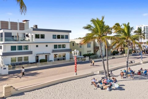 Villa ou maison à Hollywood, Floride 10 chambres, 765.51 m2 № 2174198