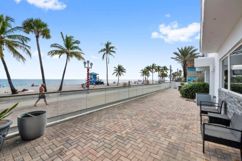 Villa ou maison à vendre à Hollywood, Floride: 10 chambres, 765.51 m2 № 2174198 - photo 8