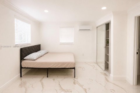Villa ou maison à louer à Miramar, Floride: 5 chambres, 108.97 m2 № 2268262 - photo 2