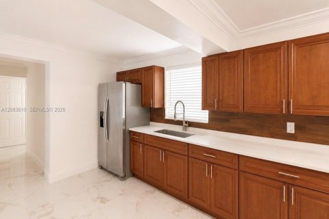 Villa ou maison à louer à Miramar, Floride: 5 chambres, 108.97 m2 № 2268262 - photo 6