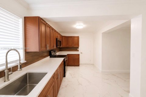 Villa ou maison à louer à Miramar, Floride: 5 chambres, 108.97 m2 № 2268262 - photo 7