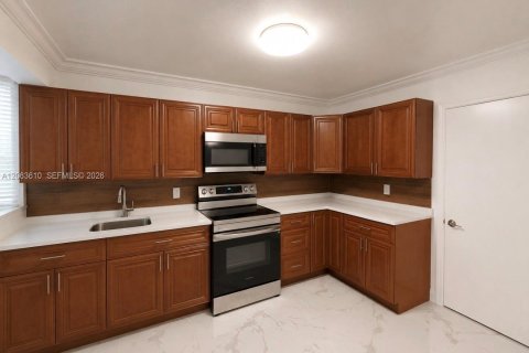 Villa ou maison à louer à Miramar, Floride: 5 chambres, 108.97 m2 № 2268262 - photo 5