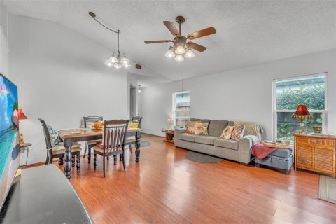 House in Orlando, Florida 3 bedrooms, 132.66 sq.m. № 1850976 - photo 10