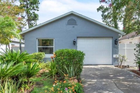 House in Orlando, Florida 3 bedrooms, 132.66 sq.m. № 1850976 - photo 1