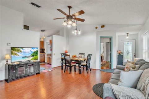 House in Orlando, Florida 3 bedrooms, 132.66 sq.m. № 1850976 - photo 8