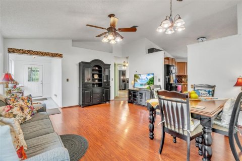House in Orlando, Florida 3 bedrooms, 132.66 sq.m. № 1850976 - photo 9
