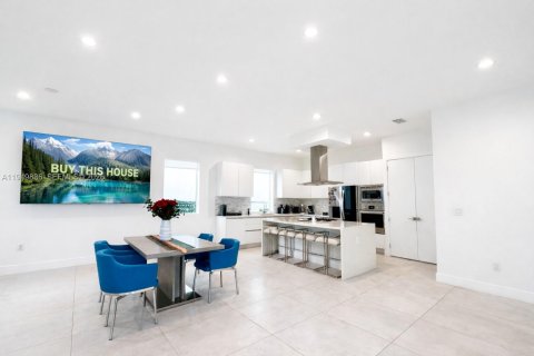 Купить виллу или дом в Дорал, Флорида 5 спален, 336.68м2, № 2008930 - фото 5