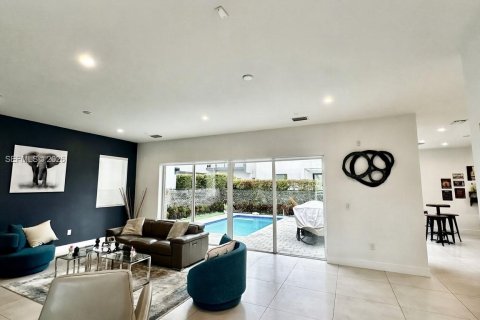 Купить виллу или дом в Дорал, Флорида 5 спален, 336.68м2, № 2008930 - фото 4