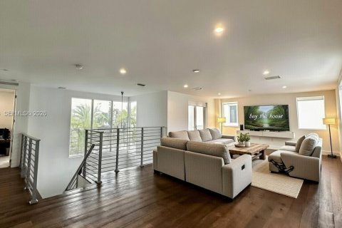 Купить виллу или дом в Дорал, Флорида 5 спален, 336.68м2, № 2008930 - фото 7