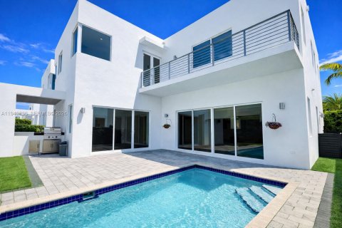 Купить виллу или дом в Дорал, Флорида 5 спален, 336.68м2, № 2008930 - фото 3