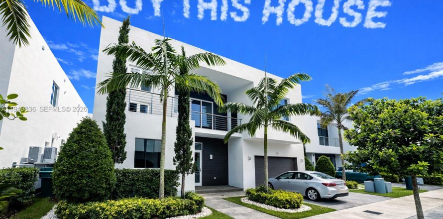 Дом в Дорал, Флорида 5 спален, 336.68м2 № 2008930