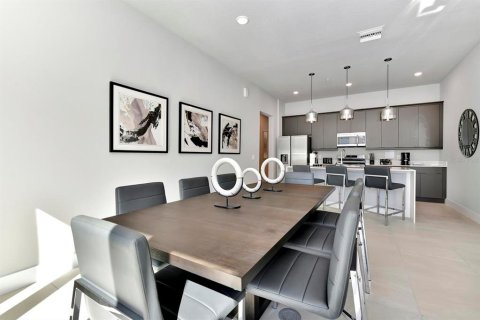 Купить кондоминиум в Фор-Корнерс, Флорида 6 комнат, 139.35м2, № 1574895 - фото 3