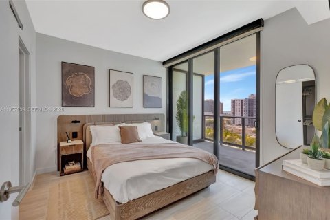 Condo in Miami Beach, Florida, 2 bedrooms  № 2011833 - photo 13