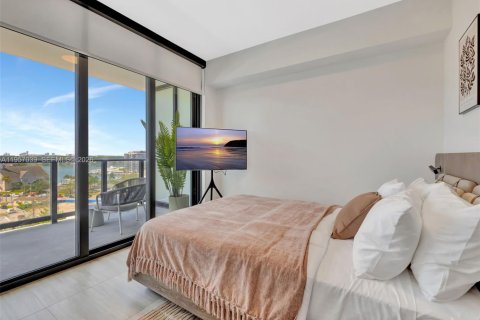 Condo in Miami Beach, Florida, 2 bedrooms  № 2011833 - photo 17