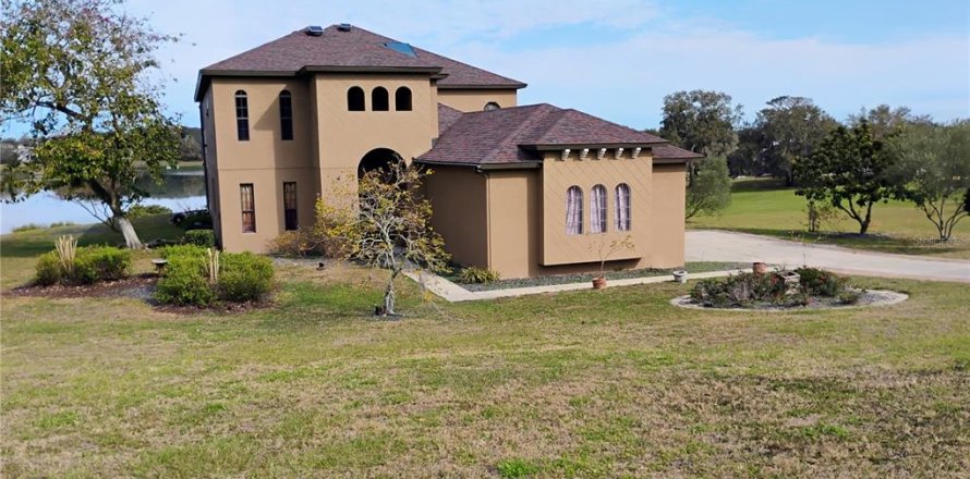Casa en Eustis, Florida 5 dormitorios, 444.17 m2 № 1614855