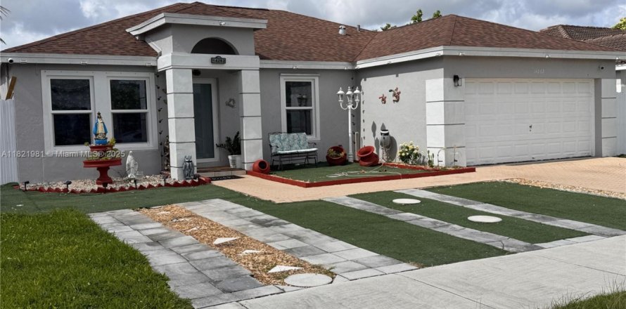 House in Miami, Florida 3 bedrooms, 161.65 sq.m. № 1794532