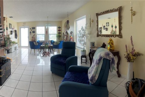 House in Miami, Florida 3 bedrooms, 161.65 sq.m. № 1794532 - photo 6