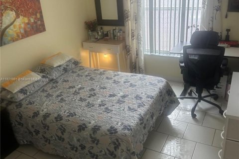 House in Miami, Florida 3 bedrooms, 161.65 sq.m. № 1794532 - photo 21