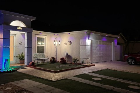 House in Miami, Florida 3 bedrooms, 161.65 sq.m. № 1794532 - photo 4