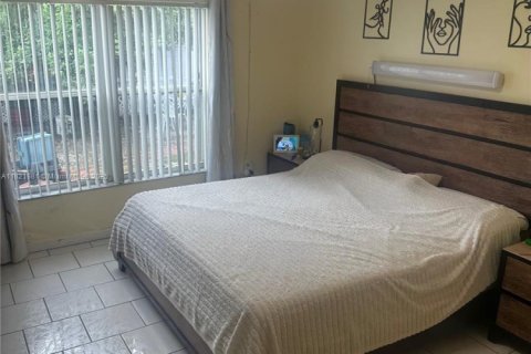 House in Miami, Florida 3 bedrooms, 161.65 sq.m. № 1794532 - photo 23