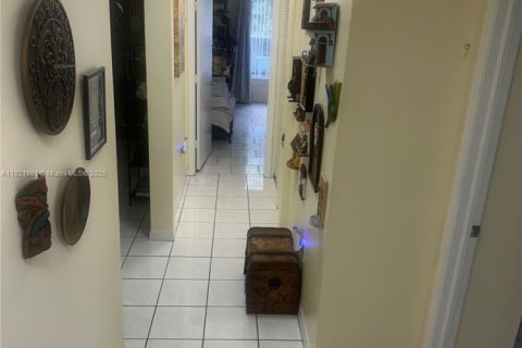 House in Miami, Florida 3 bedrooms, 161.65 sq.m. № 1794532 - photo 22