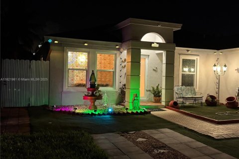 House in Miami, Florida 3 bedrooms, 161.65 sq.m. № 1794532 - photo 3
