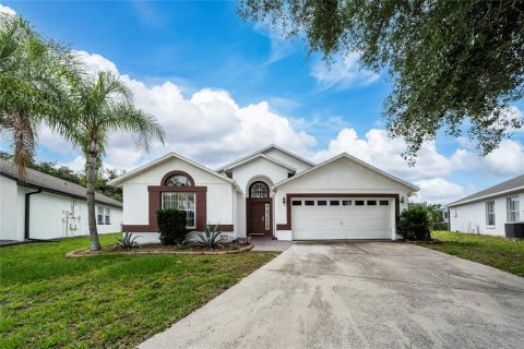 House in Davenport, Florida 4 bedrooms, 163.69 sq.m. № 2132349