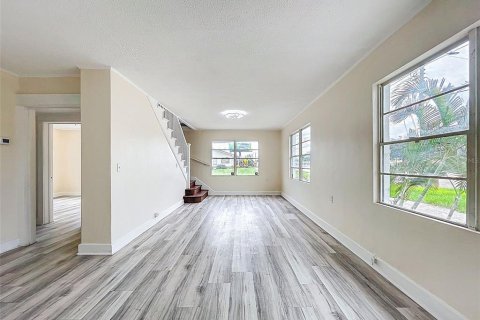 Propiedad comercial en alquiler en Ruskin, Florida, 286.14 m2 № 1905112 - foto 11