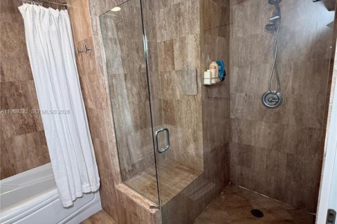 Copropriété à louer à Miami, Floride: 2 chambres, 93.37 m2 № 2032522 - photo 15