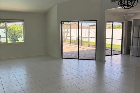House in Cape Coral, Florida 3 bedrooms, 124.21 sq.m. № 2219552 - photo 3