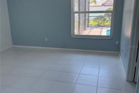 House in Cape Coral, Florida 3 bedrooms, 124.21 sq.m. № 2219552 - photo 12