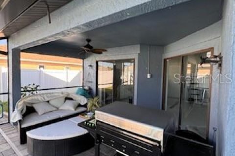 House in Cape Coral, Florida 3 bedrooms, 124.21 sq.m. № 2219552 - photo 13