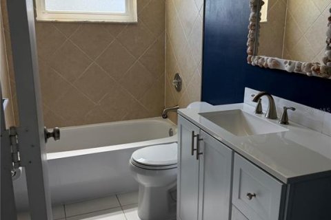 House in Cape Coral, Florida 3 bedrooms, 124.21 sq.m. № 2219552 - photo 8
