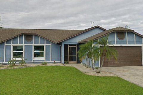 House in Cape Coral, Florida 3 bedrooms, 124.21 sq.m. № 2219552