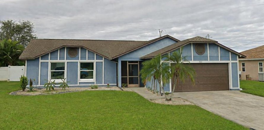 House in Cape Coral, Florida 3 bedrooms, 124.21 sq.m. № 2219552