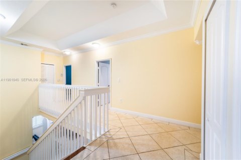 House in Miami, Florida 4 bedrooms, 231.61 sq.m. № 2043021 - photo 28