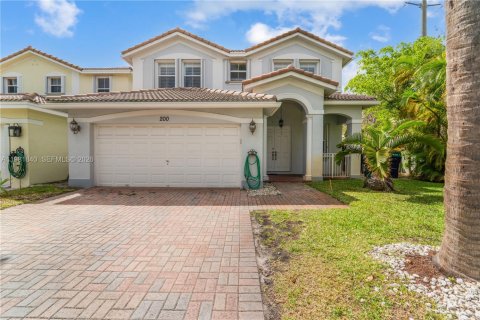 House in Miami, Florida 4 bedrooms, 231.61 sq.m. № 2043021 - photo 3