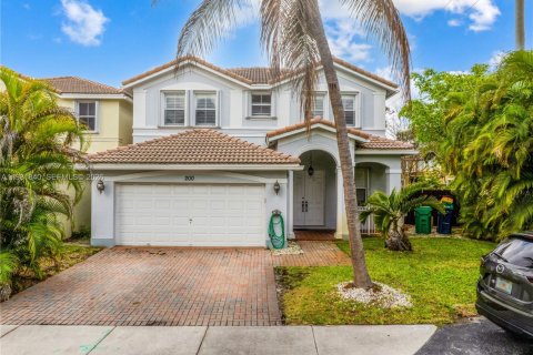 House in Miami, Florida 4 bedrooms, 231.61 sq.m. № 2043021